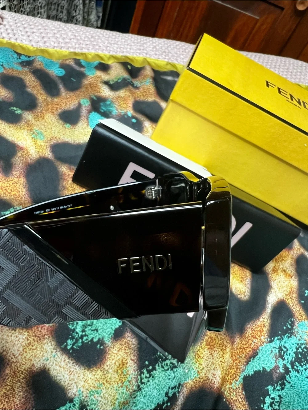 New Fendi Diagonal FE40156I 52N Sunglasses Havana Green Lens 54-17-150 Full Set